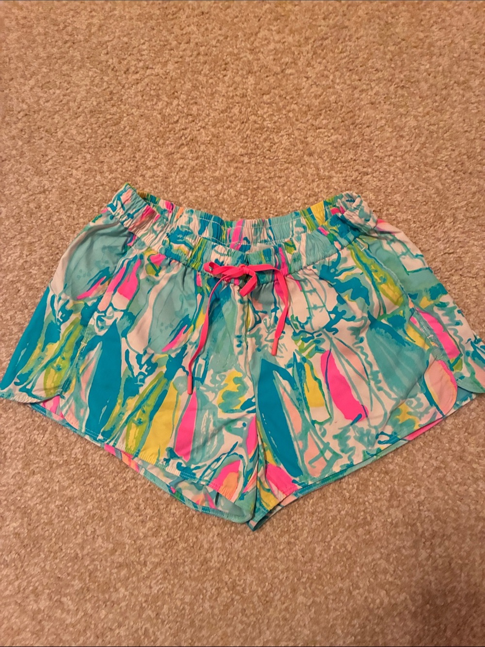 Lilly Pulitzer Luxletic Run around short Beach and Bae S - Picture 3 of 7